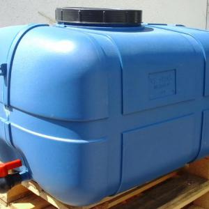 Tartály műanyag hordó 150 liter szögletes csappal, tömlővéggel.