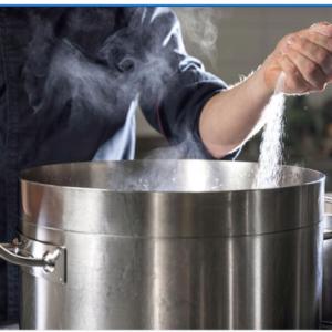 Tengeri só finom tiszta só. 99,6 % NaCl 1 kg-os. Vákuumsó Salinen asztali só.