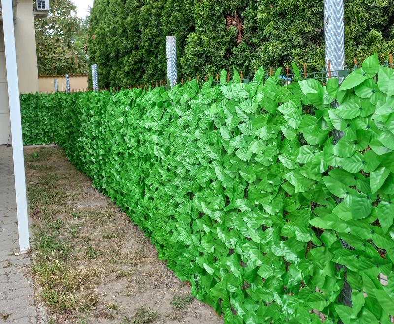 Műanyag kerítés zöld borostyán 1 m x 3 és 5 m tekercs. Ár/ m2