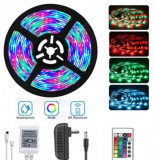 LED SZALAG színváltós. 5 m. TÁPPAL. A TÁVIRÁNYÍTÓBAN az elem tartozék. Szilikonos futófény