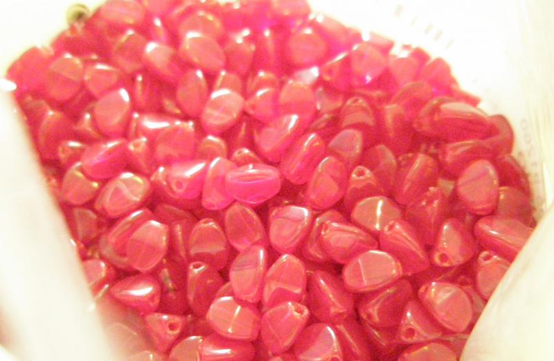 Siam ruby pinch gyöngy