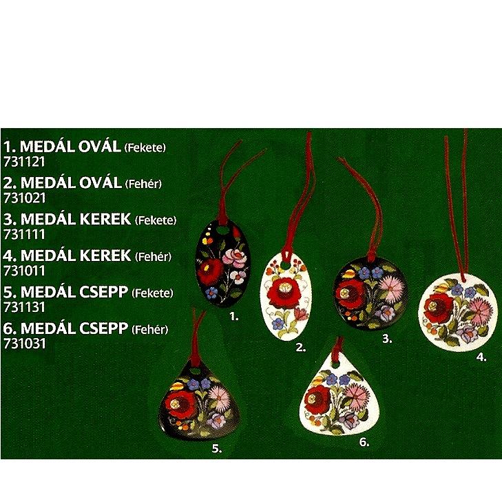 Ékszerek medál fehér alappal