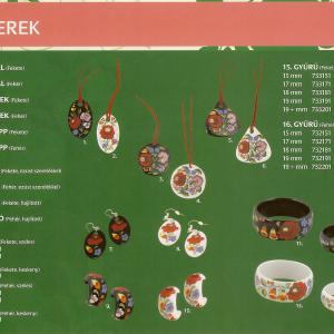 Ékszerek medál fehér alappal