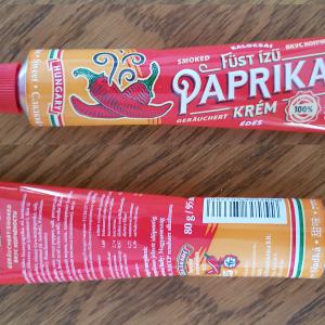 Füst ízű paprikakrém tubusban