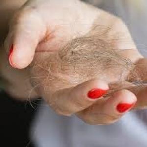 Hajhullás,korpa,zsírosodás