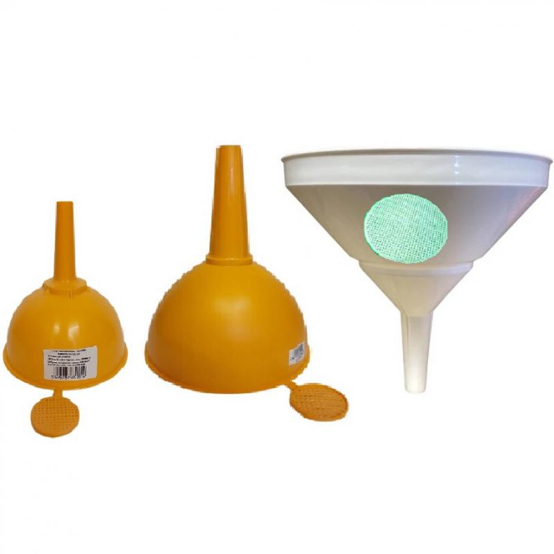 Tölcsér műanyag szűrővel 30 cm