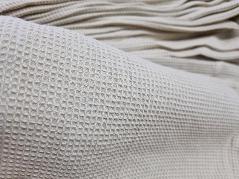 BÉZS Darázs törölköző 50x100 cm