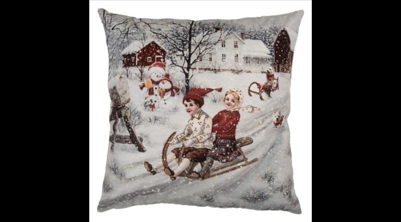 CLEEF.KT021.410 Textil párnahuzat 45x45cm, 100% polyester, téli táj szánkózókkal