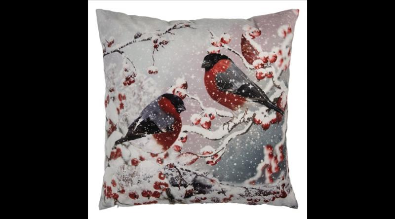 CLEEF.KT021.413 Textil párnahuzat 45x45cm, 100% polyester, madarak havas csipkebogyó ágakon