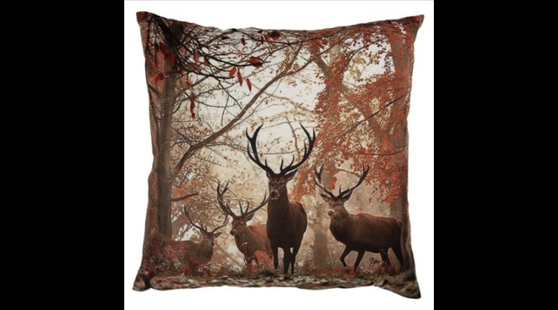 CLEEF.KT021.415 Textil párnahuzat 45x45cm, 100% polyester, szarvasok őszi erdőben