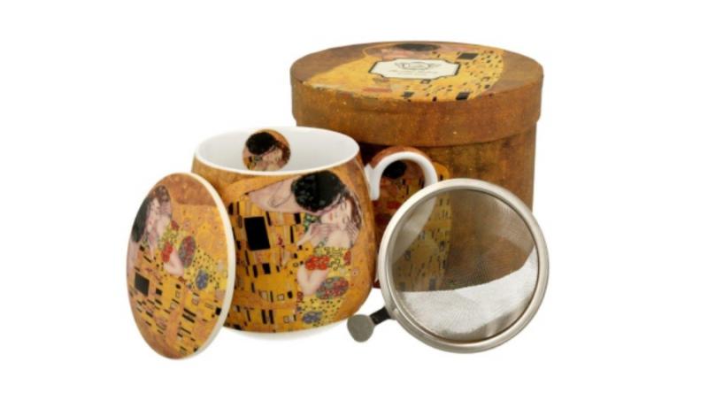 D.G.24913 Porcelánbögre tetővel,fémszűrővel, 430ml, dobozban, Klimt:The Kiss