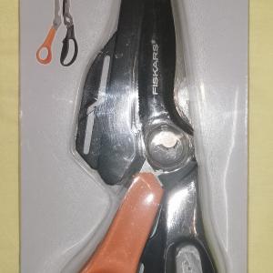 Fiskars Cuts+more olló, 23 cm