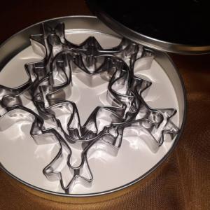 Karácsonyi kiszúró formák dobozban, 5 db, Ikarácsonyikiszúrókdobozban