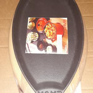 LAVA ovál öntöttvas halsütő fa alátéttel, 15x24 cm, 290022