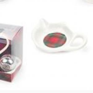 N.S.BGQ251902A Porcelánbögre teatojással skótkockás dobozban, 350ml, Christmas is coming, mikulás