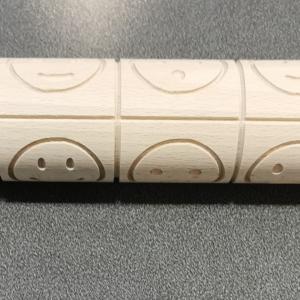 Nyújtófa smiley mintás, 40 cm, 1 db, 302098