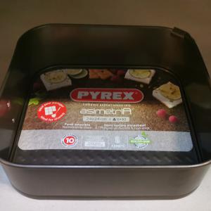Pyrex Asimetria bevonatos tortaforma, 24X24 cm, 203245