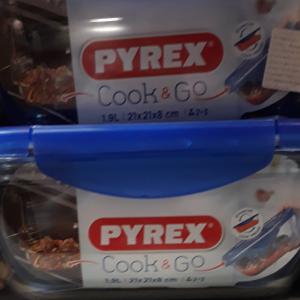 Pyrex Cook&Go; szögletes üvegtál+műa.fedő, 21X21X8 cm, 1,9 liter, 203210