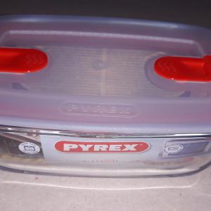 Pyrex Cook Heat; szögletes sütőtál, műanyag tető, 17X10X5 cm, 0,4 liter, 203228
