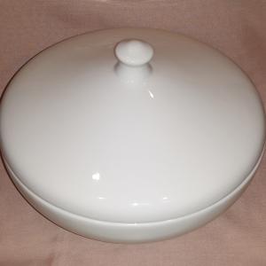 RAK BUFFET porcelán leveses tál fedővel 27 cm, 3,45 liter  BUCD27