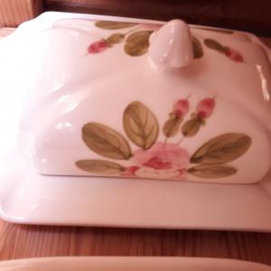 Vanilia Kerámia 44-35, Romantik rózsás vajtartó,kerámia, sima vagy fodros szélű, V.K.44-35