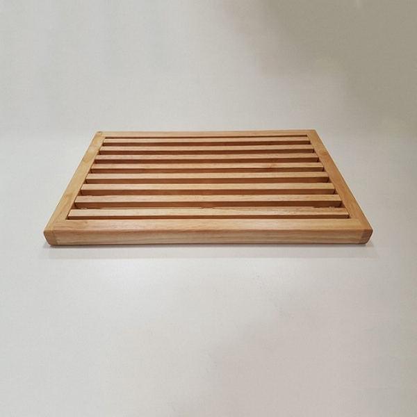 Fa kenyérvágó deszka+morzsatál 25x38x2,5 cm