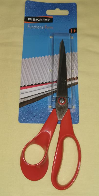 Fiskars Classic (balkezes) olló, piros markolat, 21 cm