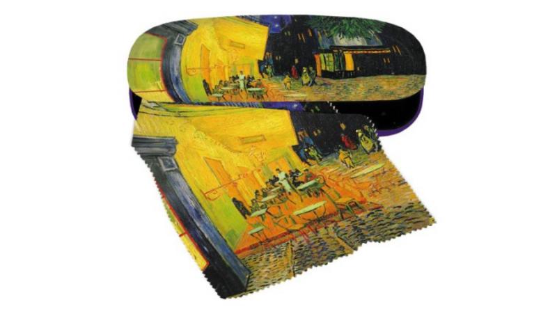 FRI.12566 Szemüvegtok textilbevonatú,törlőkendővel 16x4x6,5cm,Van Gogh: Kávéház éjjel