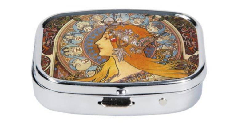 FRI.18248 Gyógyszeres fémdoboz 2 fakkos, 5,1x1,8x3,6cm,Mucha:Zodiak