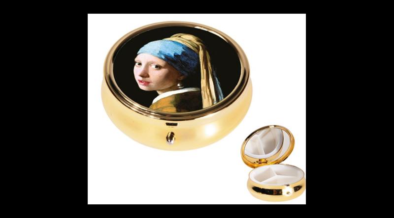 FRI.19943 Gyógyszeres fémdoboz 3 fakkos 6x2,1cm, Vermeer: Lány gyöngy fülbevalóval