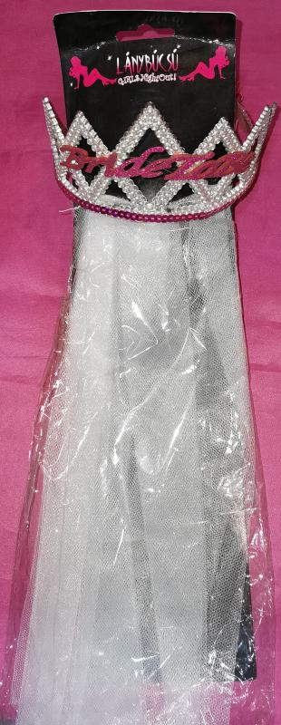 Korona fátyollal 'Bride to be' felirattal