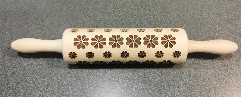 Nyújtófa virág mintás, 40 cm, 1 db, 302102