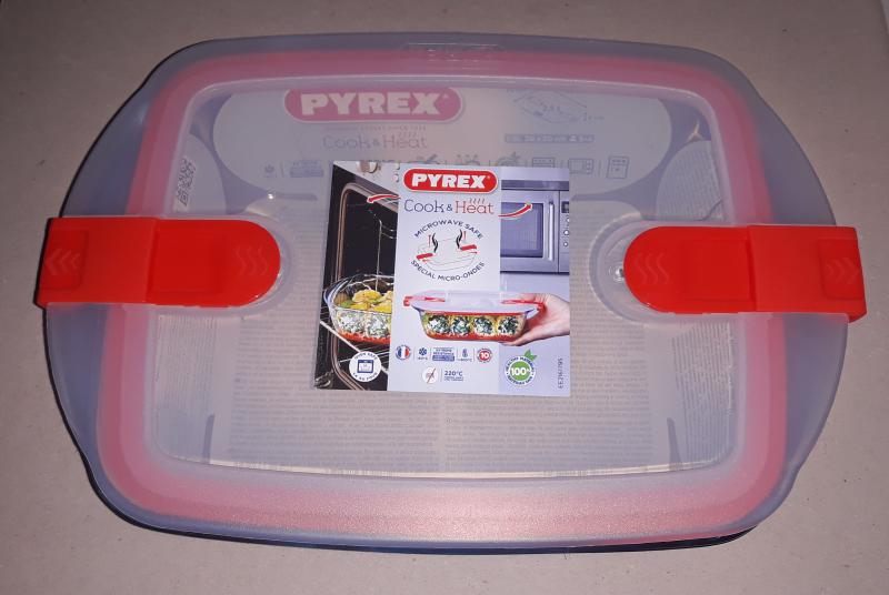 Pyrex Cook Heat; szögletes sütőtál, műanyag tető, 2,5 liter, 28X20X8 cm, 203227