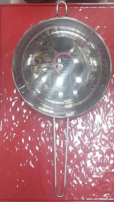 Salvinelli rozsdamentes nyeles tésztaszűrő, 24 cm, 430095