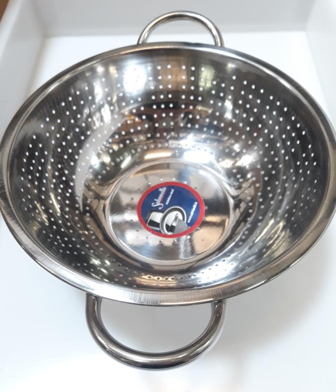 Salvinelli rozsdamentes talpas tésztaszűrő, 24 cm, 430099