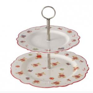 B.G.2059218 Porcelán süteménykínáló 2 em., 23,5x27cm, piros pulcsis macival, Bailey