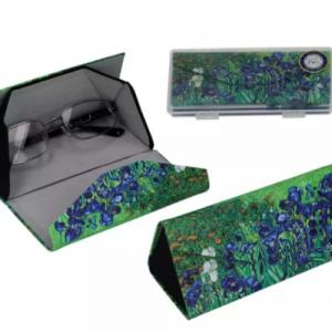 H.C.021-8351 Összehajtható műanyag szemüvegtok 0,57x16x6cm, dobozban, Van Gogh: Iriszek
