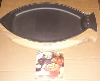 LAVA ovál öntöttvas halsütő fa alátéttel, 15x24 cm, 290022