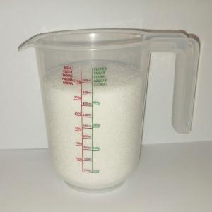 Műanyag mércés kancsó, 500ml