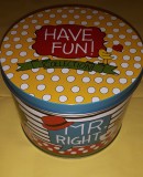 R2S Coffee break porcelán bögre litografált díszdobozban, kék pöttyös, 35 cl, 153432