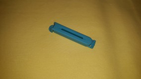 Tasak lezáró csipesz, műa., közepes (7 cm), kék, P016