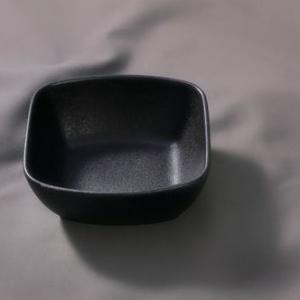 UNIVERSE BLACK porcelán szögletes tálka 14×14,5x6cm