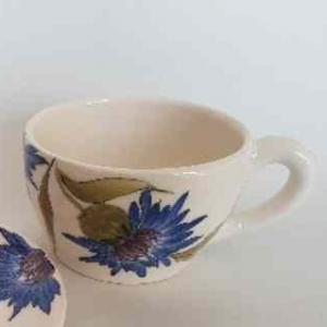 Vanilia Kerámia 11-07 Búzavirágos teáscsésze, 3 dl ,kerámia, kézzel festett, V.K.11-07