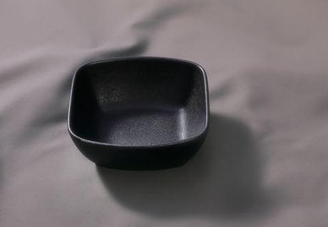 UNIVERSE BLACK porcelán szögletes tálka 14×14,5x6cm