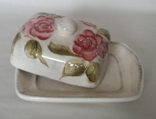 Vanilia Kerámia 30-35 Domború mintás vajtartó,virágos bordó,kerámia, sima szélű,V.K.30-35