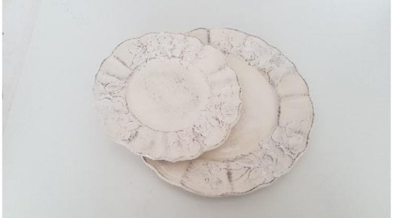 V.K.31-26 Domború mintás desszerttányér,virágos natúr,kerámia,kézzel festett-dia22x1,8cm