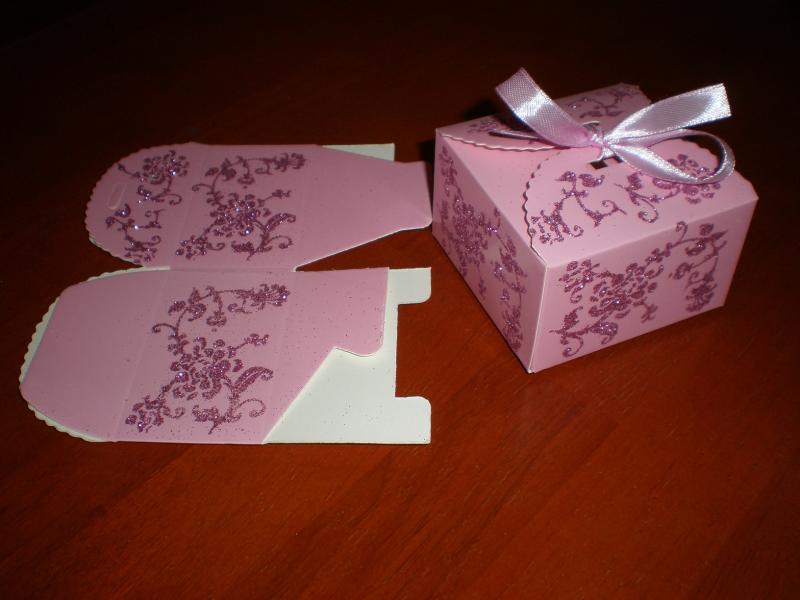 Csillámos pink díszdoboz szalaggal