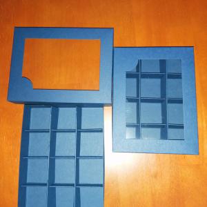 Bonbon doboz, ablakos - 12 darabos, kék színű