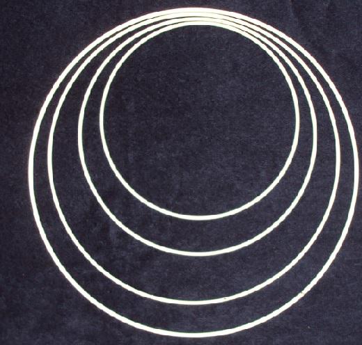 Horgoló karika  átmérő: 12 cm  (fém, fehérre festett)