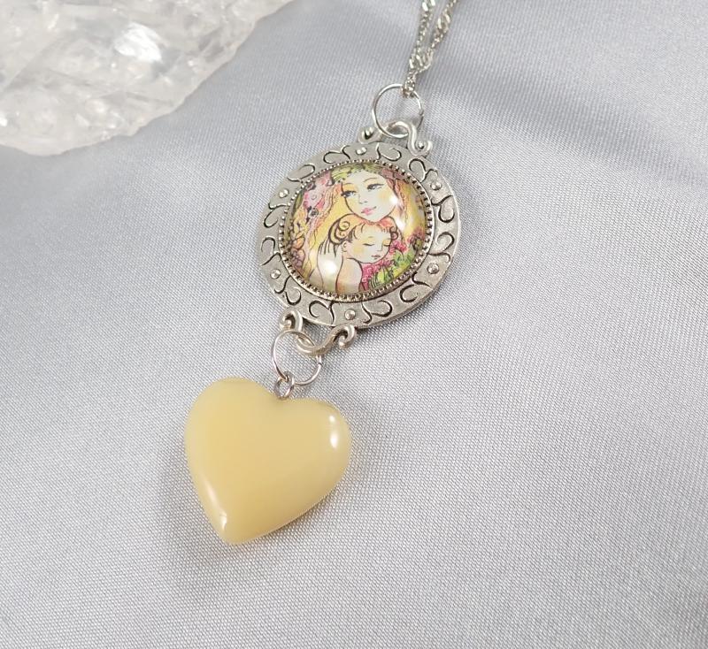 Anyaság medál sárga jádéval